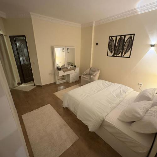 Postel nebo postele na pokoji v ubytování Hotel Apartment In Sheikh Zayed With Private Entrance