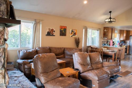Χώρος καθιστικού στο Big Beautiful Master Bedroom