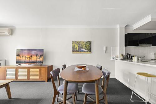 Dapur atau dapur kecil di Spacious 2-Bed Apartment in Heart of Leura