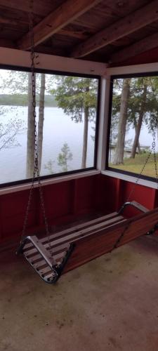 Φωτογραφία από το άλμπουμ του Lakefront! Twin Birch Resort - The Red Laker σε Honor