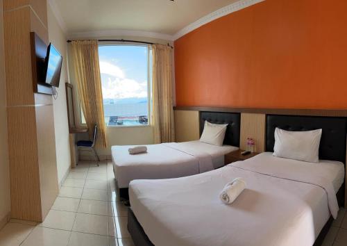 Postel nebo postele na pokoji v ubytování Hotel Dragon Palace