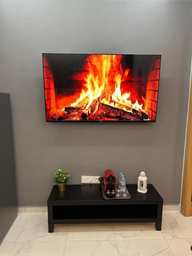 TV a/nebo společenská místnost v ubytování Sublime Cozy Chic Studio Condo in Downtown Casablanca