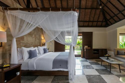 Postel nebo postele na pokoji v ubytování REVĪVŌ Wellness Resort Nusa Dua Bali