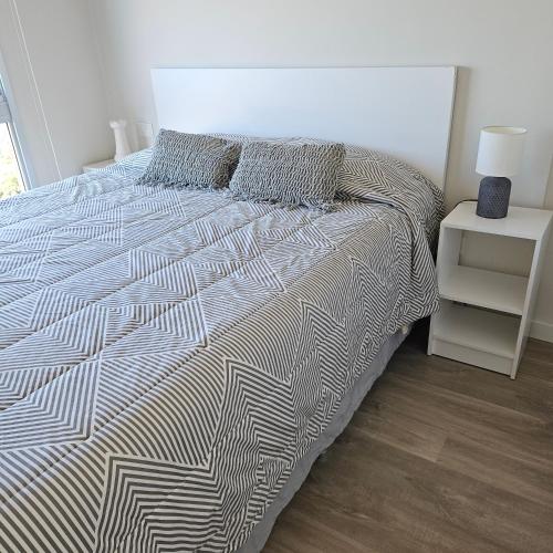 a bedroom with a bed and a night stand at MINT APARTMENT 1 HAB, Piscina, Shopping del Sol in Asuncion