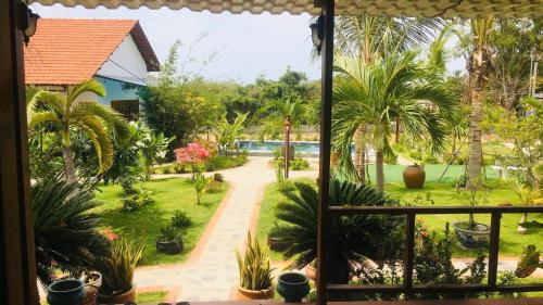 a view of a garden from a window at My Anh Garden in Ấp Thiẹn Ái
