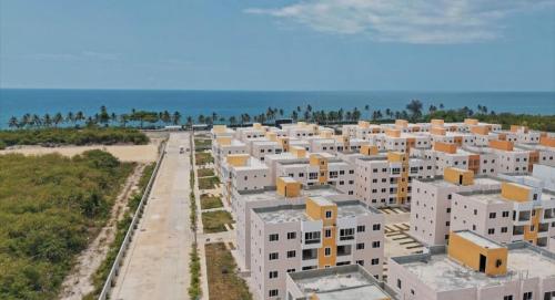 an aerial view of an apartment complex near the ocean at Apartmento Xbox WFI TV65 PC Love Relax Work in La Cana