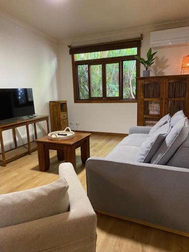 Μια τηλεόραση ή/και κέντρο ψυχαγωγίας στο Tallow Beach Motel