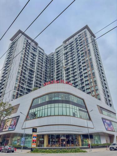a large building with two tall buildings at Vinhomes Sky Park Bac Giang by QMP in Bắc Giang