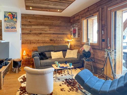 Photo de la galerie de l'établissement Bel appartement aux Gets avec sauna, jacuzzi et Wi-Fi - FR-1-671-289, aux Gets