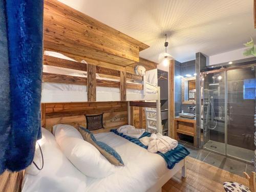 Photo de la galerie de l'établissement Bel appartement aux Gets avec sauna, jacuzzi et Wi-Fi - FR-1-671-289, aux Gets