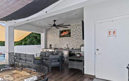 a kitchen and living room with a ceiling fan at Perfect Location House in Miami Pool & Jacuzzi L43 in Miami