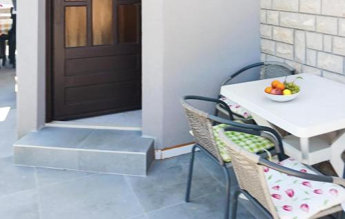 2 Bedroom Beautiful Apartment In Zadar