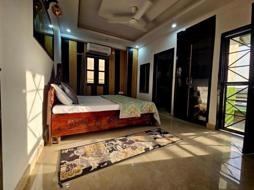 Ένα ή περισσότερα κρεβάτια σε δωμάτιο στο 3bhk penthouse with terrace