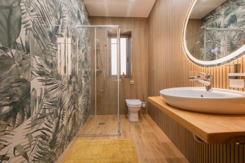 Koupelna v ubytování Girna - Entire 3BR Ground floor Charming Apartment