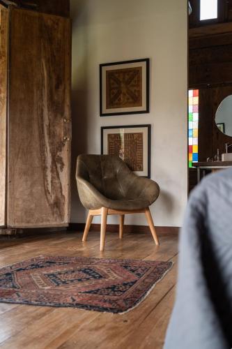 a leather chair in a room with a rug at Desa Seni Baturiti in Baturiti