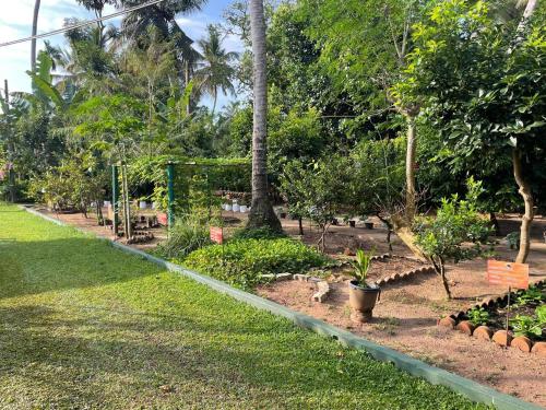 Un jardín fuera de Villa Shade