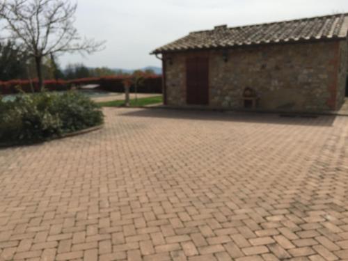 a brick driveway in front of a building at Azienda Agrituristica I Tre Casali in Magione