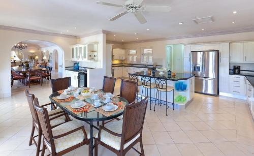  Royal Westmoreland Benjoli Breeze, Palm Ridge 10 by Island Villas -  Room  picture :   Shower    Bath    Safety deposit box                           