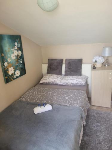 a bedroom with two beds with towels on them at Casa Velana in Gărâna