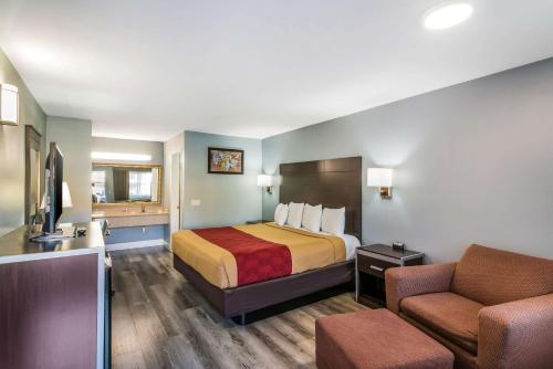 TV a/nebo společenská místnost v ubytování Econo Lodge Hesperia - Victorville I-15