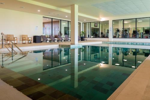 Bazén v ubytování Royal Green Wellness Resort nebo v jeho okolí