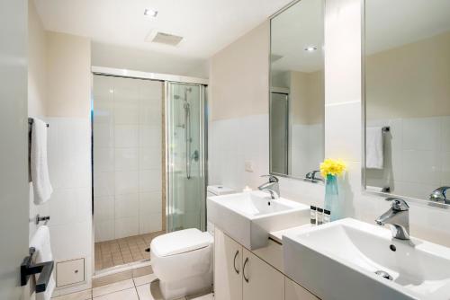Ένα μπάνιο στο Oaks Ipswich Aspire Suites