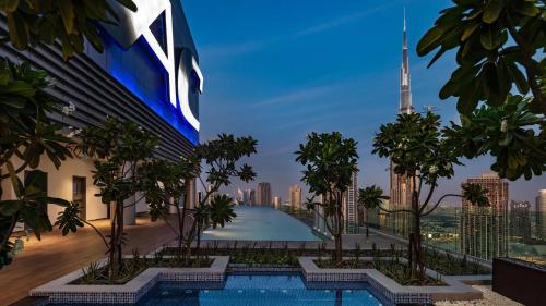Luxury Apartments at Paramount Midtown by Dale Lee