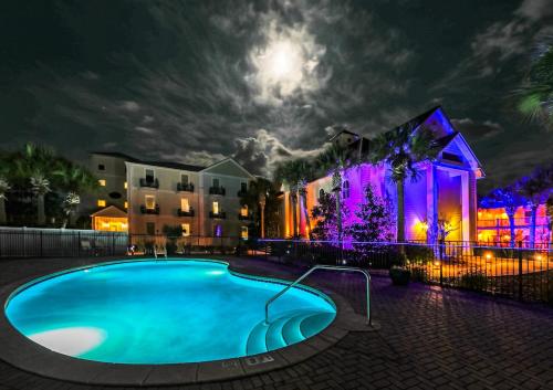 Πισίνα στο ή κοντά στο 30A Signature King Suite with Parking, Pool and Balcony in Santa Rosa Beach