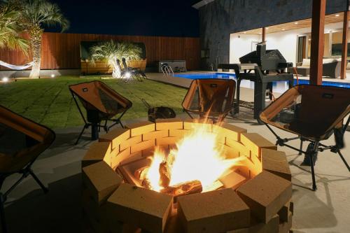 a fire pit in the middle of a patio with a piano at VILLA SENSE kujukuri in Kujukuri