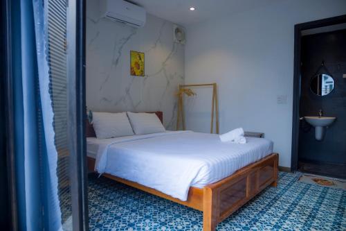 Cama o camas de una habitación en Hoian Beachfront Homestay