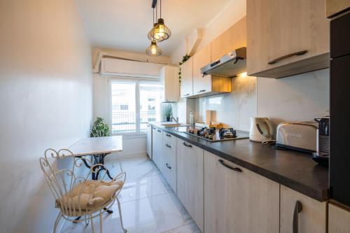 Dapur atau dapur kecil di L'épurée, centre ville, 150m de la plage