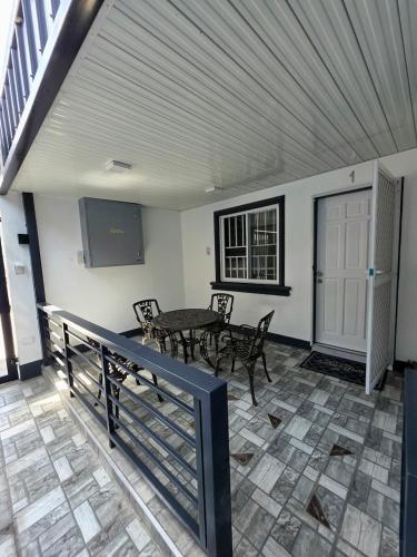 a patio with a table and chairs on a porch at Mamadear's Bed & Breakfast in Suizo