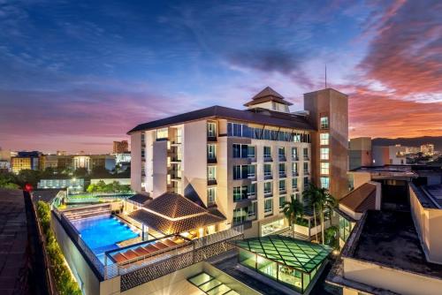 a view of a building with a swimming pool at Buri Sriphu Hotel in Hat Yai