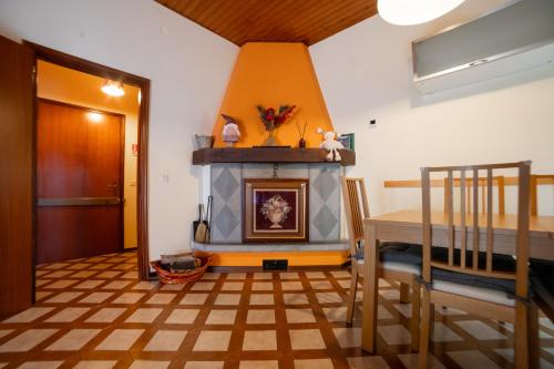 a living room with a fireplace and a table at Dolce Rifugio sul Castello - Incantevole appartamento a due passi dal centro con Garage in Sestola