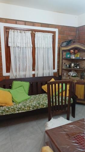 Ruang duduk di Chalé Como na Nossa Casa