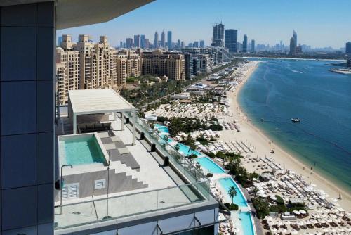 High End 4BR Penthouse with Private Pool and Skyline Views