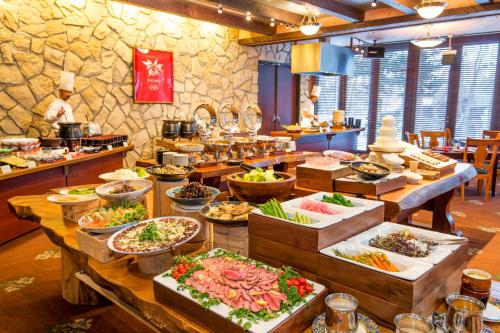 ホテルの敷地内または近くでの食事または食べ物