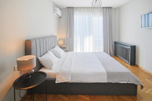 Postel nebo postele na pokoji v ubytování Hotel White House