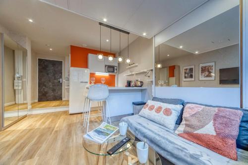 R'Apparts Luxury Studio 8