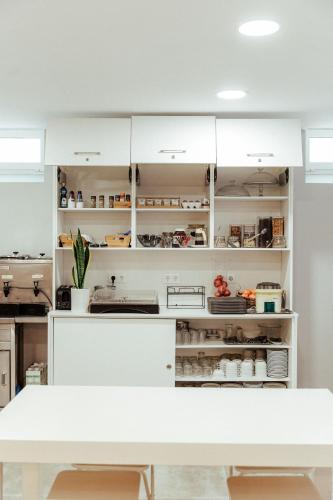 Kuchyň nebo kuchyňský kout v ubytování Arca Nova Hostel - Caminha