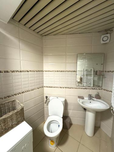 Bany a Downtown Apartment