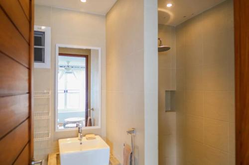 Ένα μπάνιο στο 1br Botan Apartment In Chaweng