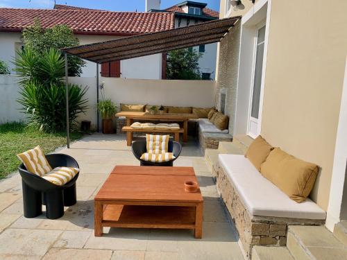 Photo de la galerie de l'établissement Maison de charme a Biarritz proche plage et commerces, à Biarritz