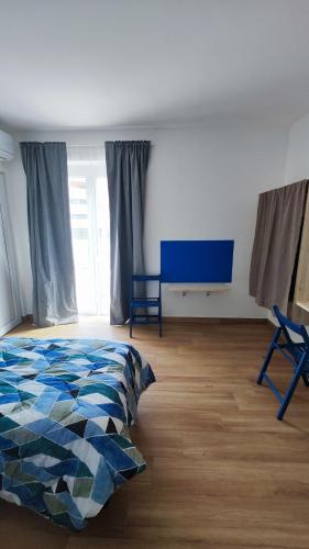 a bedroom with a bed and a flat screen tv at Pozzilli Affitacamere Appartamenti in Pozzilli