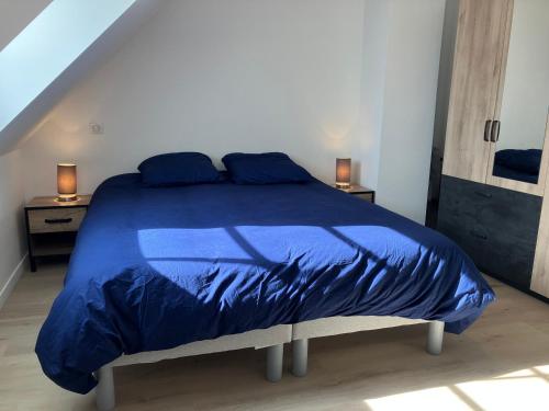 Postel nebo postele na pokoji v ubytování Maison moderne près du centre avec jardin et WIFI - FR-1-418-266