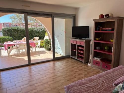 Appartement RDC 2 chambres, terrasse, à 200m plage, parking, animaux admis - FR-1-749-89