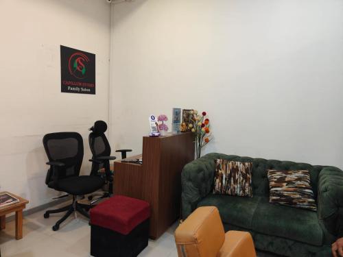 Zona de estar de Lavish 3BHK at 6 Floor Only for Family