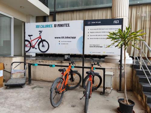 Montar en bicicleta en Lavish 3BHK at 6 Floor Only for Family o alrededores