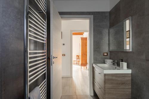 Ένα μπάνιο στο Varenna Apartments by Wonderful Italy