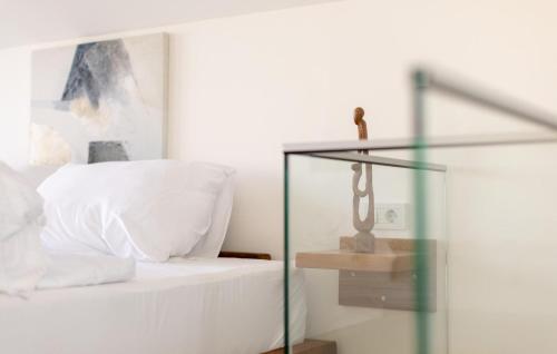 a bedroom with a bed with a glass case at Awesome Home In Aljmas With Sauna in Aljmaš